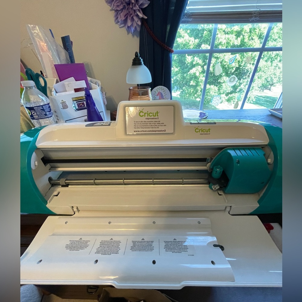 Cricut expressions 2 cutting machine